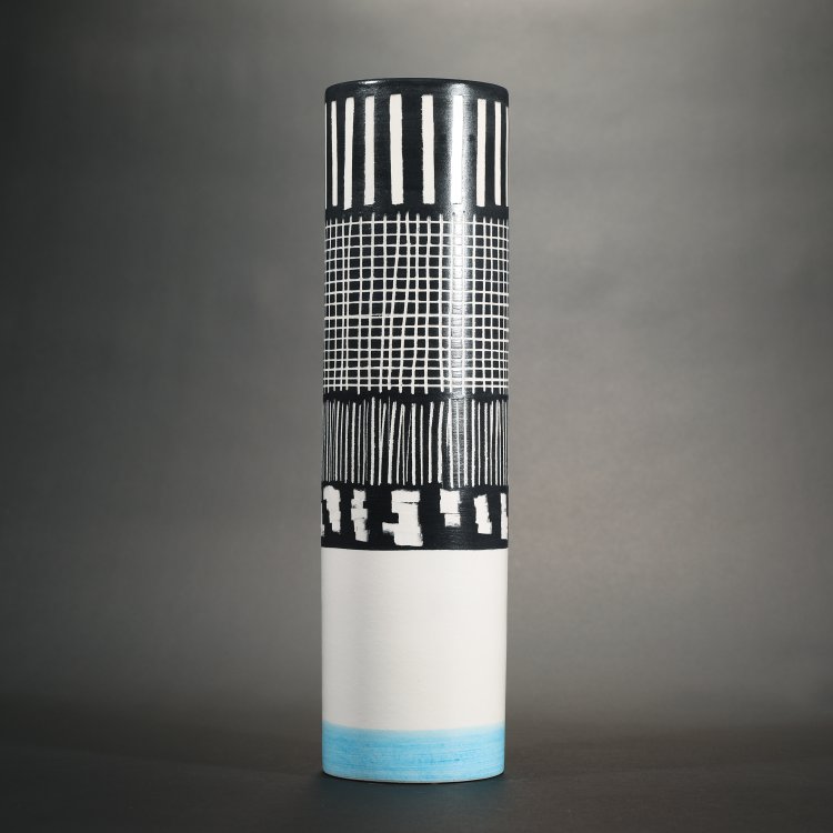 Bild 2 zu Objekt, <<mit blauem streifen> >Limited, cylindrical vase from the Rocchetti series, Ettore Sottsass, Bitossi, K-14 610