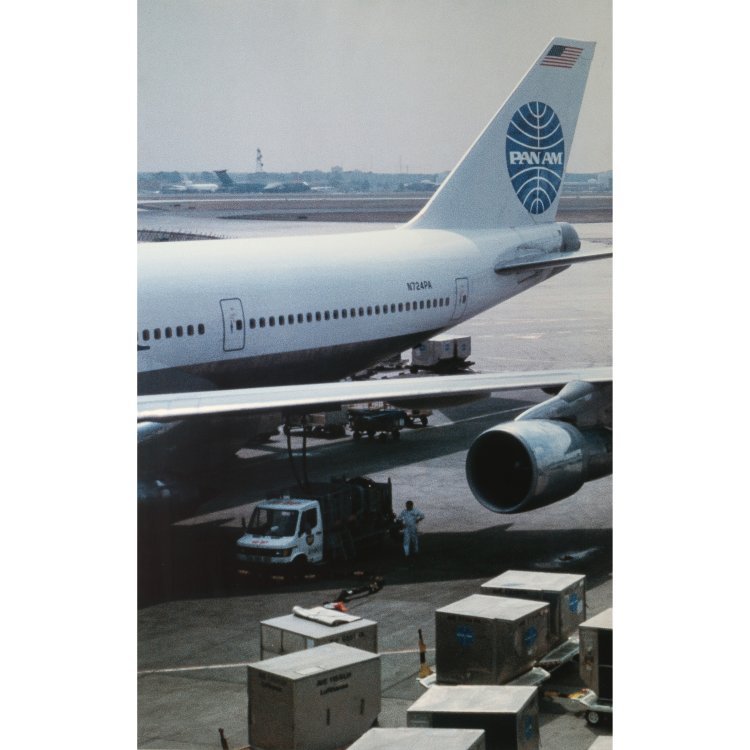 Bild 1 zu Objekt, Triptychon 'Airport', 1987, Peter Fischli,David Weiss, K-14 330