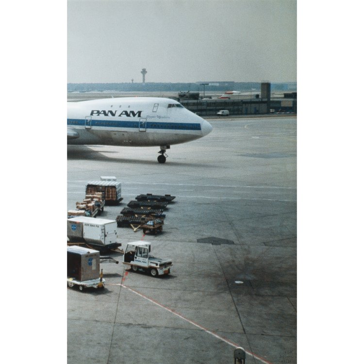 Bild 3 zu Objekt, Triptychon 'Airport', 1987, Peter Fischli,David Weiss, K-14 330