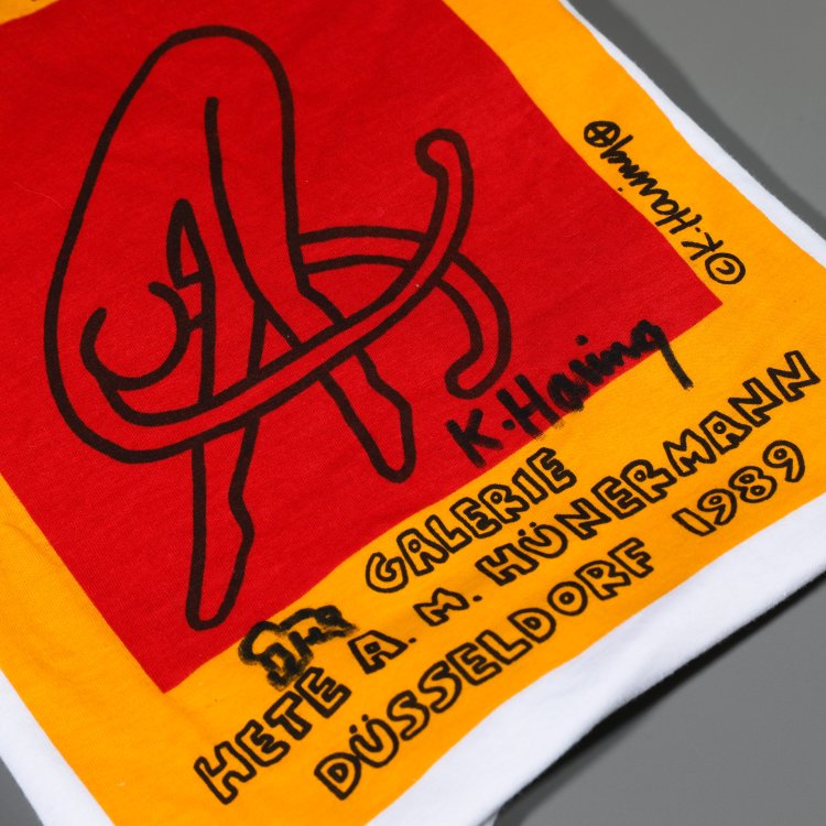 Bild 2 zu Objekt, T-Shirt, Signatur + Skizze, 1989, Keith Haring, K-14 344