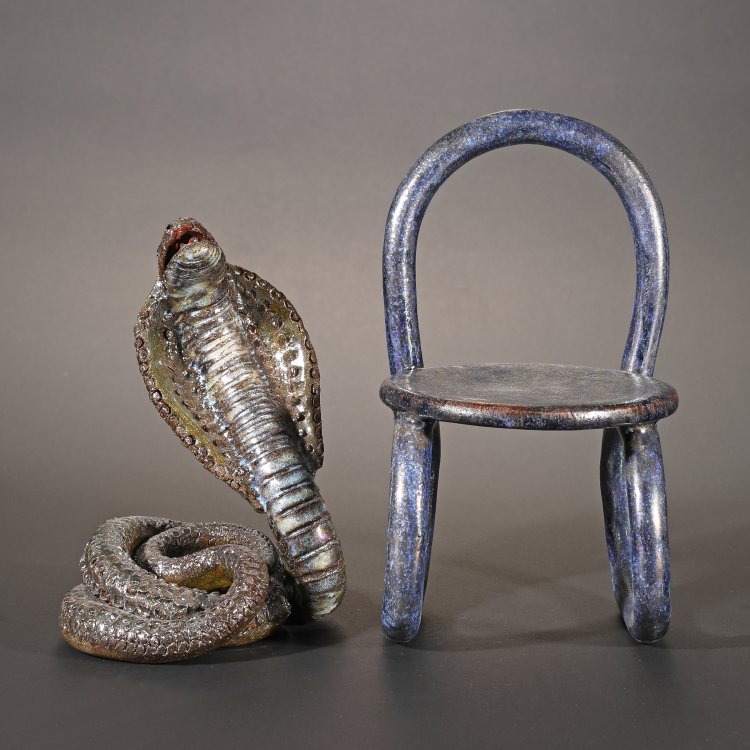 Bild 1 zu Objekt, Schlange auf Schaukelstuhl, Beate Kuhn, K-14 194