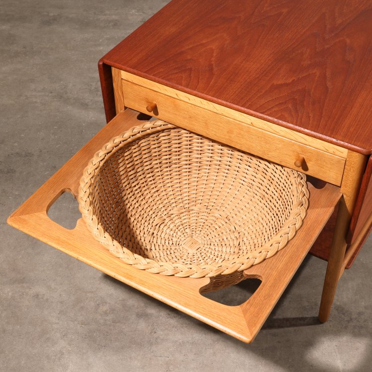 Bild 2 zu Objekt, N&auml;htisch Modell AT 33, Hans J. Wegner, Andreas Tuck, K-14 510
