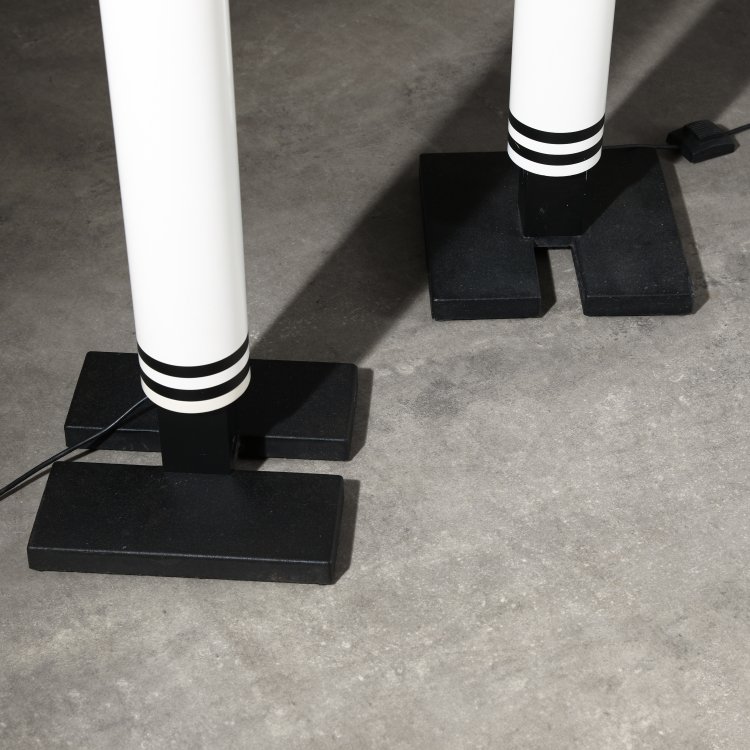 Bild 1 zu Objekt, 2 Stehleuchten Modell Shogun, Mario Botta, Artemide, K-14 589