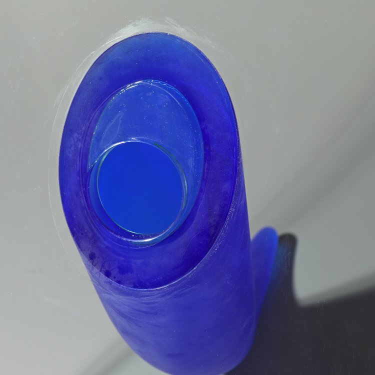 Bild 2 zu Objekt, Vase model Une &Eacute;tranget&eacute; sous un mur, Philippe Starck, Daum, K-14 647