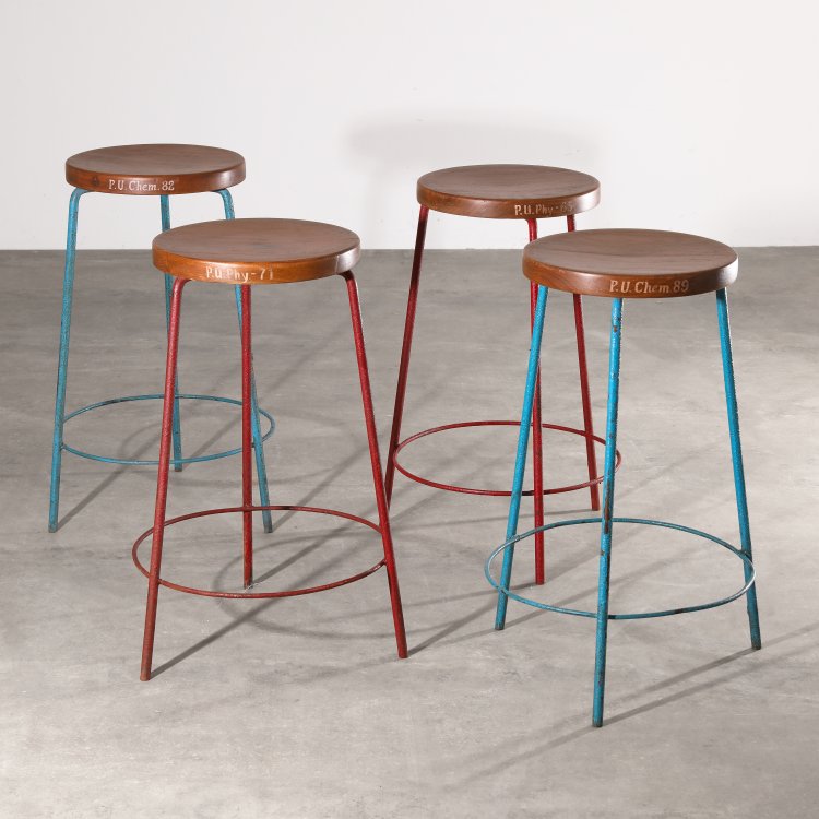Hauptbild zu Objekt, 4 three-legged stools from Chandigarh, Pierre Jeanneret, K-14 443