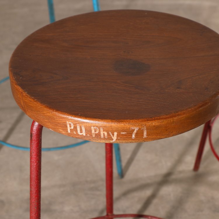 Bild 1 zu Objekt, 4 three-legged stools from Chandigarh, Pierre Jeanneret, K-14 443