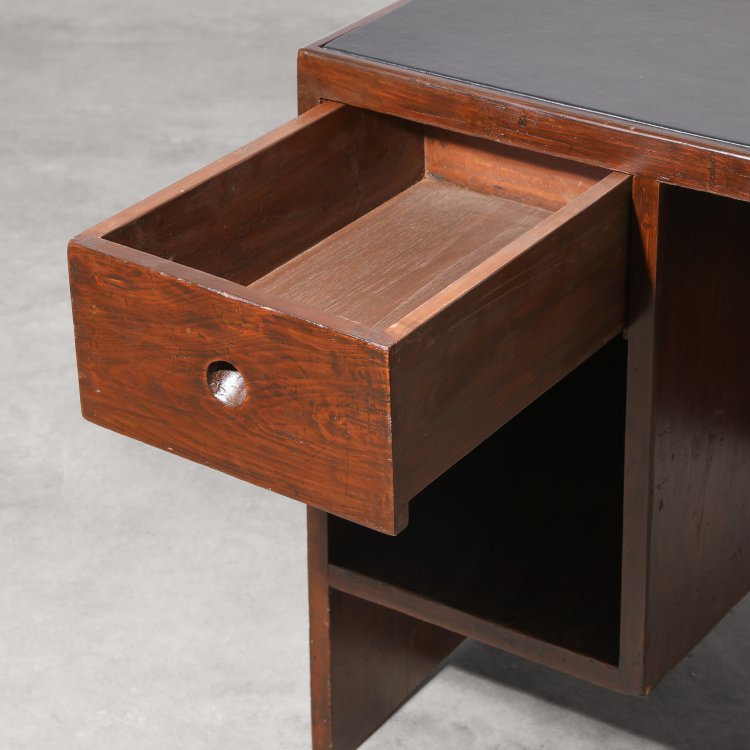 Bild 2 zu Objekt, Schreibtisch / Clerk's Desk aus dem High Court in Chandigarh, Pierre Jeanneret, K-14 447