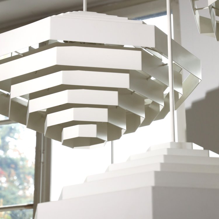 Bild 1 zu Objekt, 3 pendant lights / slat lights model Octaform, Spectral, K-14 401