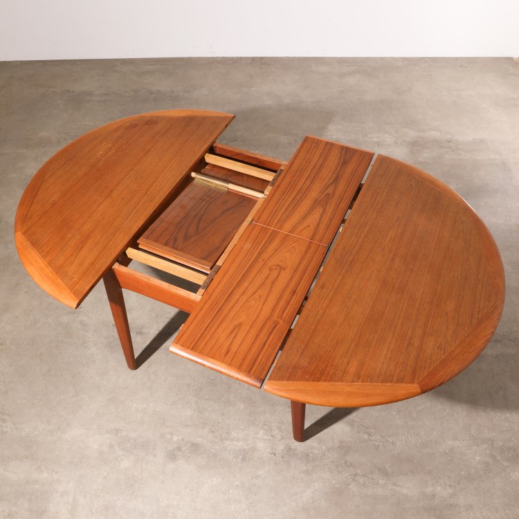 Bild 2 zu Objekt, 5 heart chairs model 4103 + dining table, Svend Aage Madsen,Hans J. Wegner, Fritz Hansen / Knudsen & Son, K-14 509