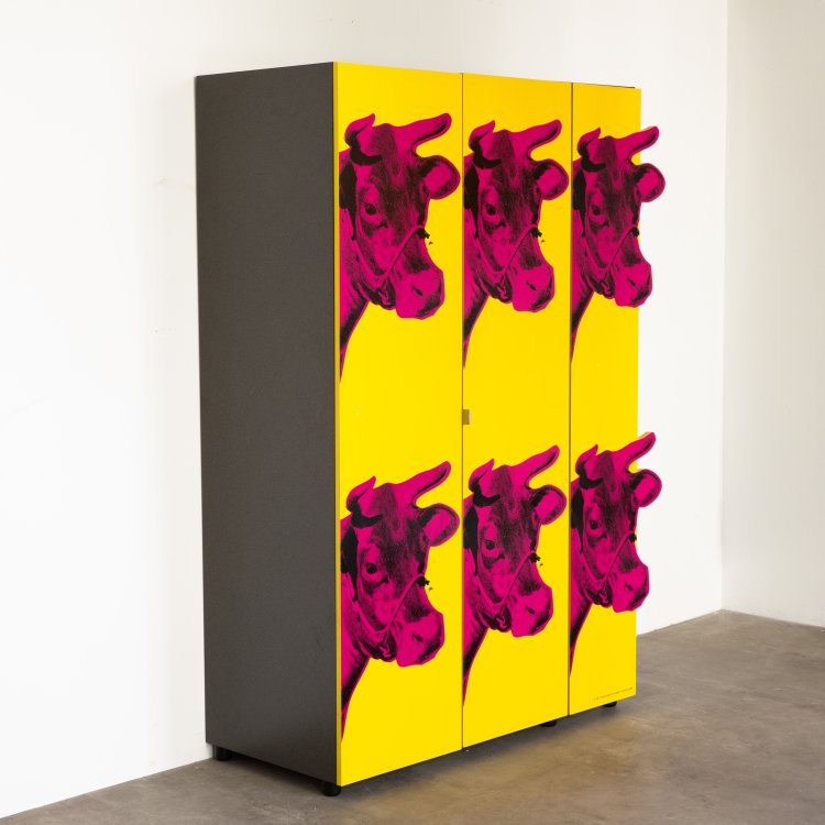 Bild 2 zu Objekt, Cabinet with the motif Cow Wallpaper, Andy Warhol, hb Collection, K-15 601