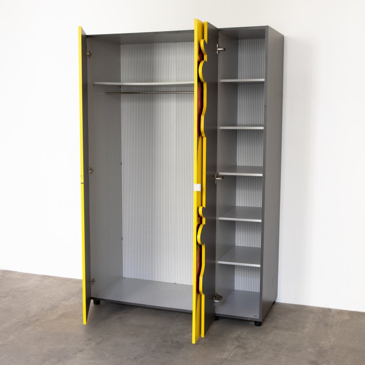 Bild 4 zu Objekt, Cabinet with the motif Cow Wallpaper, Andy Warhol, hb Collection, K-15 601