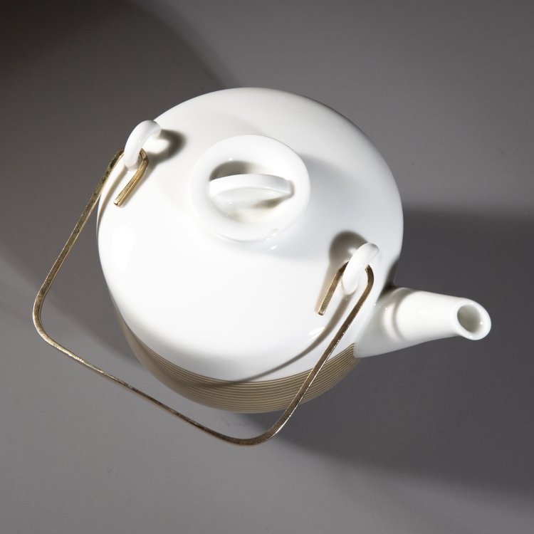 Bild 2 zu Objekt, Tea jug, 2 plates, 2 cups with saucers, 'Hallesche Form', Marguerite Friedlaender-Wildenhain, Berlin, St.P.M. / Burg Giebichenstein / Berlin, K.P.M., K-15 125