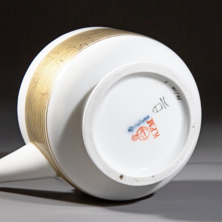 Bild 4 zu Objekt, Tea jug, 2 plates, 2 cups with saucers, 'Hallesche Form', Marguerite Friedlaender-Wildenhain, Berlin, St.P.M. / Burg Giebichenstein / Berlin, K.P.M., K-15 125