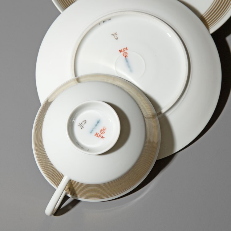 Bild 7 zu Objekt, Tea jug, 2 plates, 2 cups with saucers, 'Hallesche Form', Marguerite Friedlaender-Wildenhain, Berlin, St.P.M. / Burg Giebichenstein / Berlin, K.P.M., K-15 125