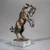 Pony bäumend