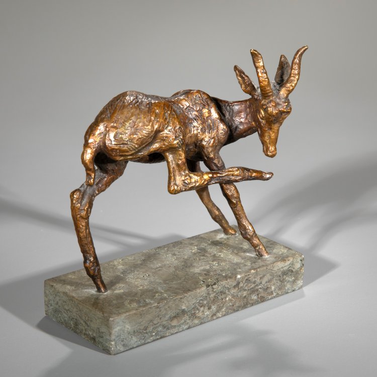 Hauptbild zu Objekt, Antelope licking its right foot, Ren&eacute;e Sintenis, K-15 210