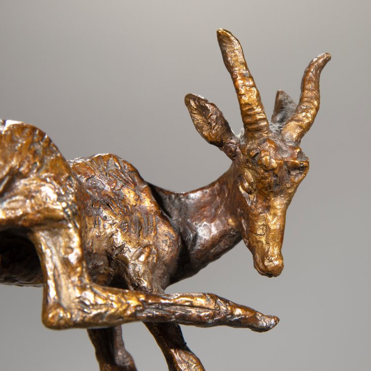 Bild 1 zu Objekt, Antelope licking its right foot, Ren&eacute;e Sintenis, K-15 210