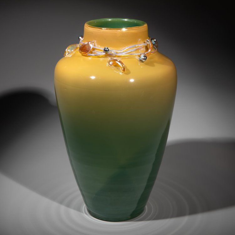 Hauptbild zu Objekt, Vase mit Blattkranz, L&ouml;tz, Klosterm&uuml;hle, K-15 94