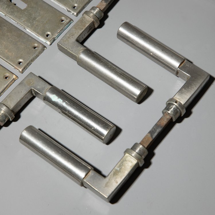 Bild 1 zu Objekt, 7 pairs of door handle sets with long plate, Walter Gropius, K-15 391