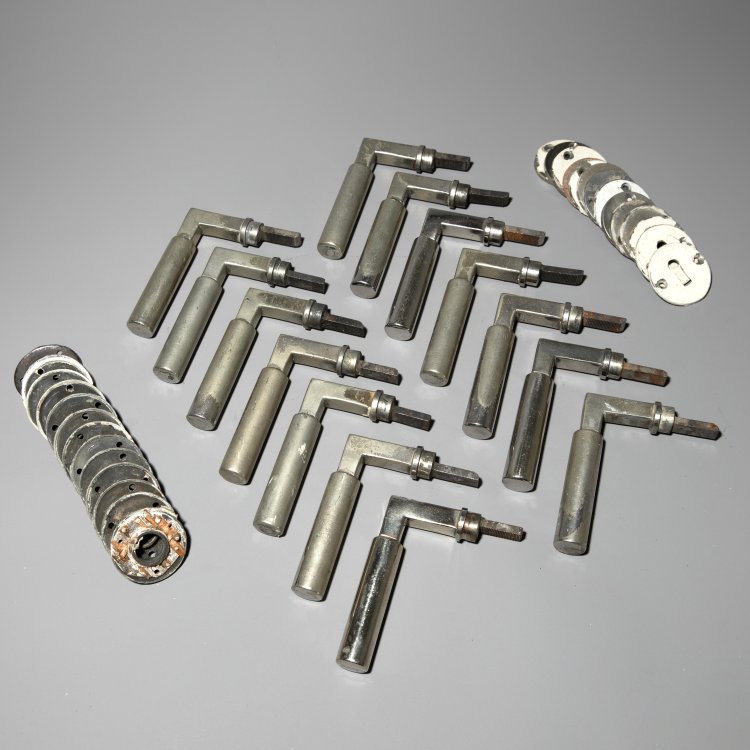 Hauptbild zu Objekt, 7 pairs of door handles with round plate, Walter Gropius, K-15 390