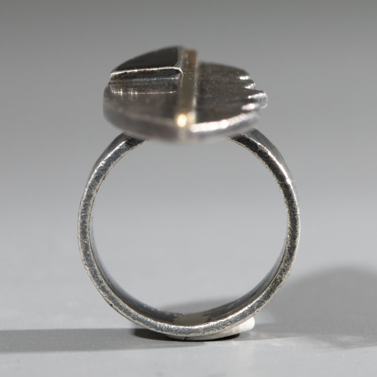 Bild 2 zu Objekt, Ring in Blattform, Jean Despr&eacute;s, K-15 49