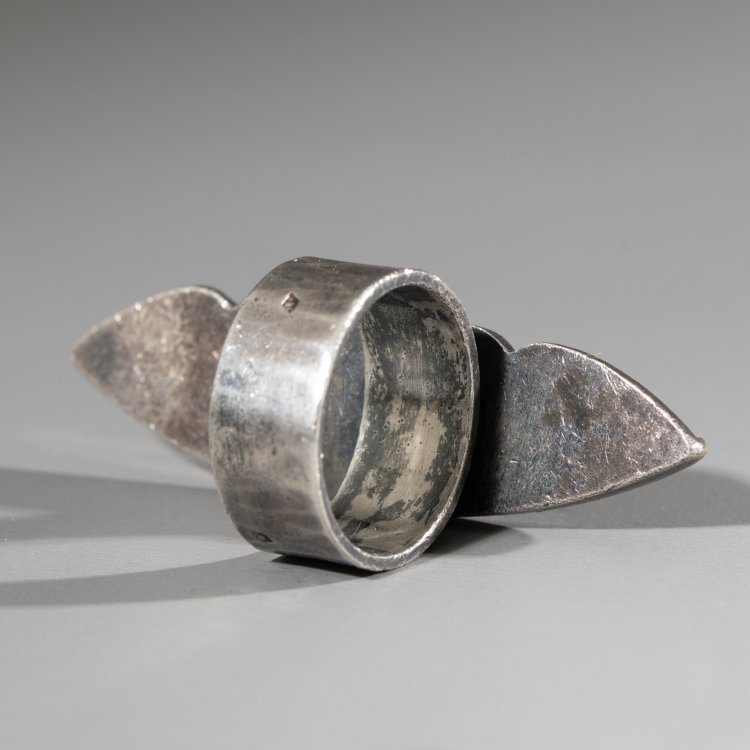 Bild 3 zu Objekt, Ring in Blattform, Jean Despr&eacute;s, K-15 49