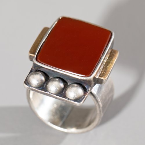 Ring with carnelian