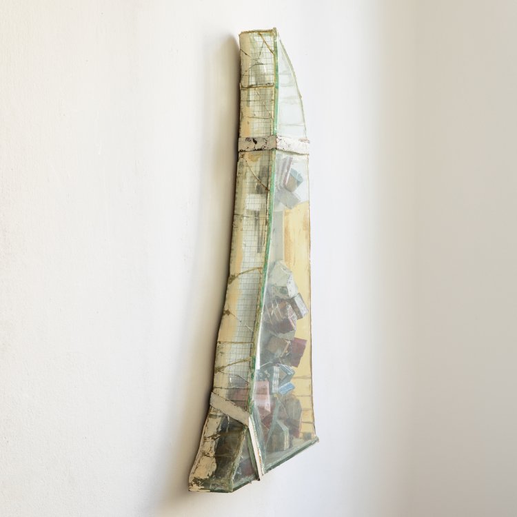 Bild 2 zu Objekt, 'Pointed Cap Shards Rest', 1990/91, Thomas Virnich, K-15 273