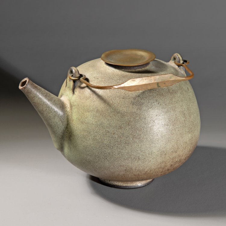 Hauptbild zu Objekt, Rare teapot, Hubert Griemert, Burg Giebichenstein, K-15 126