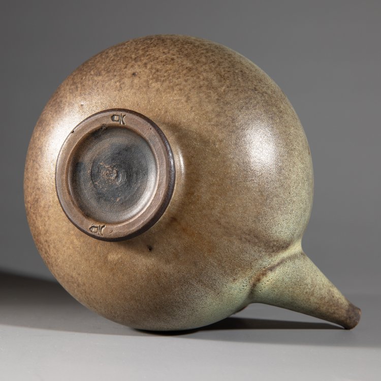 Bild 3 zu Objekt, Rare teapot, Hubert Griemert, Burg Giebichenstein, K-15 126