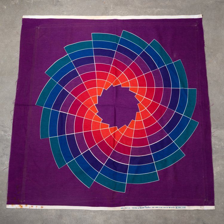 Hauptbild zu Objekt, Stoff Mira Spectrum Dessin Diamond aus der Jewel Serie, Verner Panton, Mira-X, K-15 527