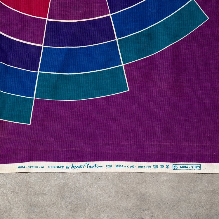 Bild 1 zu Objekt, Stoff Mira Spectrum Dessin Diamond aus der Jewel Serie, Verner Panton, Mira-X, K-15 527