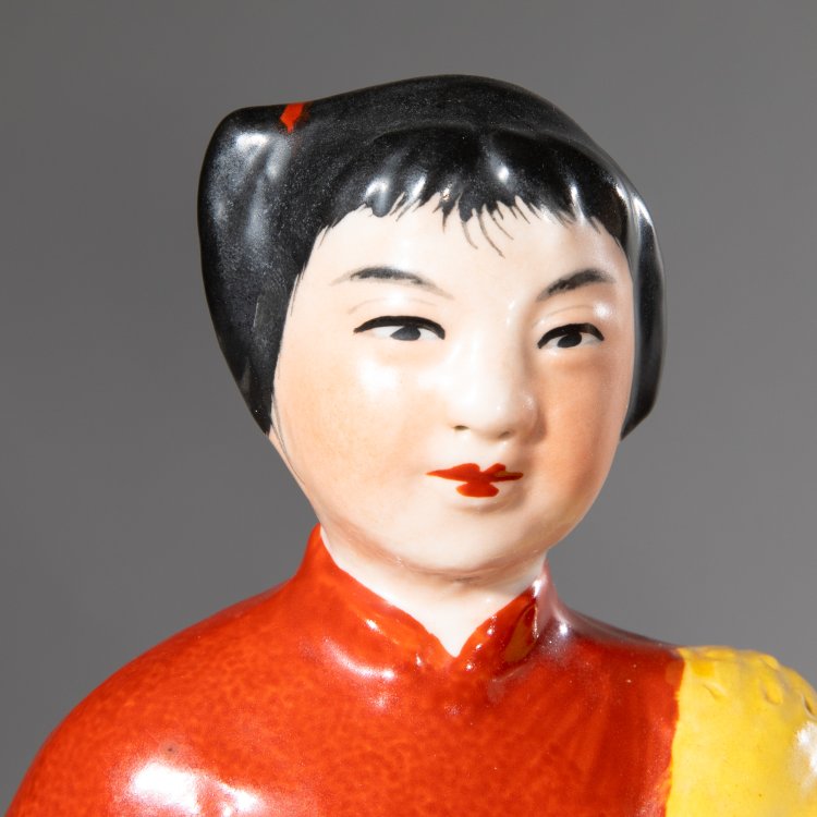 Bild 2 zu Objekt, Three Maoist porcelain figures, K-15 186