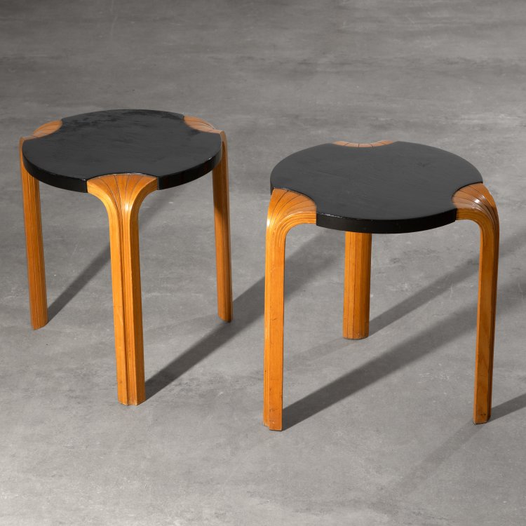 Hauptbild zu Objekt, 2 Hocker Modell X-600, Alvar Aalto, Artek, K-15 506