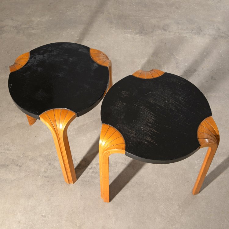 Bild 1 zu Objekt, 2 Hocker Modell X-600, Alvar Aalto, Artek, K-15 506