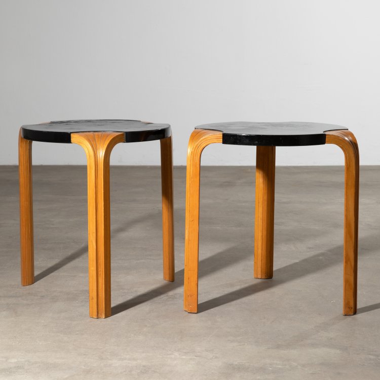 Bild 2 zu Objekt, 2 Hocker Modell X-600, Alvar Aalto, Artek, K-15 506