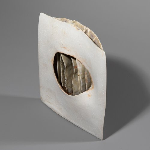 Flat vase with ribs