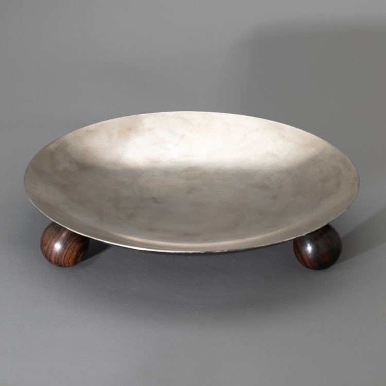 Hauptbild zu Objekt, Three-legged bowl, Wolfgang T&uuml;mpel, WMF Ikora, K-15 392