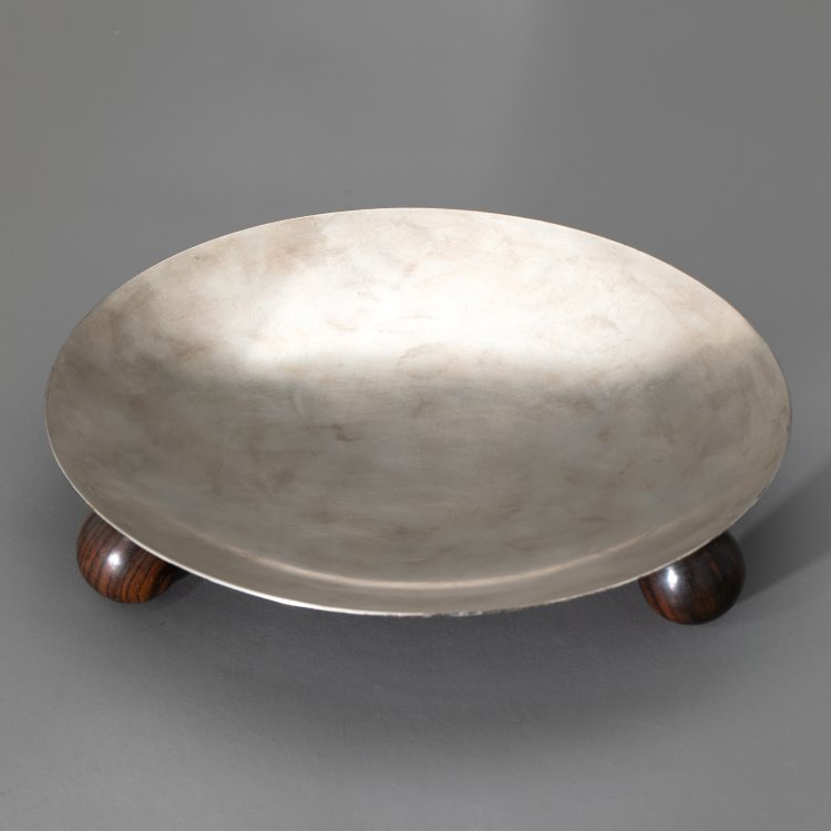 Bild 1 zu Objekt, Three-legged bowl, Wolfgang T&uuml;mpel, WMF Ikora, K-15 392