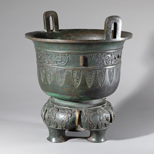 An archaic bronze ritual steamer (Yan)