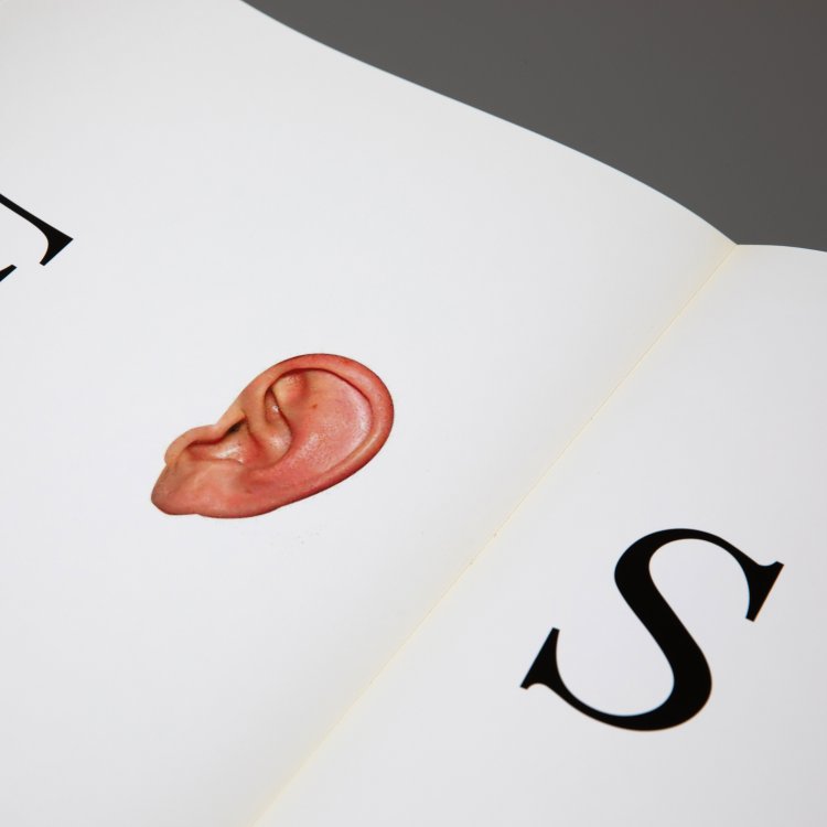Bild 2 zu Objekt, Leporello 'Give me a B, give me an A & etc.', 2009, nach John Baldessari, K-15 342
