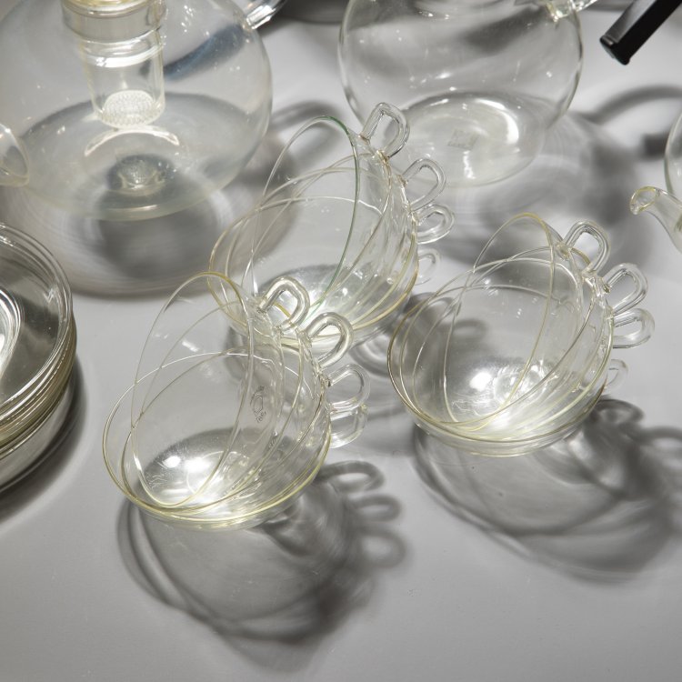 Bild 2 zu Objekt, Konvolut Jenaer Glas Teile plus Tee-Ei, Christian Dell,Gerhard Marcks,Wilhelm Wagenfeld, Jenaer Glaswerke Schott & Gen., K-15 425