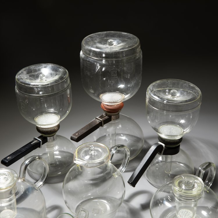 Bild 4 zu Objekt, Konvolut Jenaer Glas Teile plus Tee-Ei, Christian Dell,Gerhard Marcks,Wilhelm Wagenfeld, Jenaer Glaswerke Schott & Gen., K-15 425