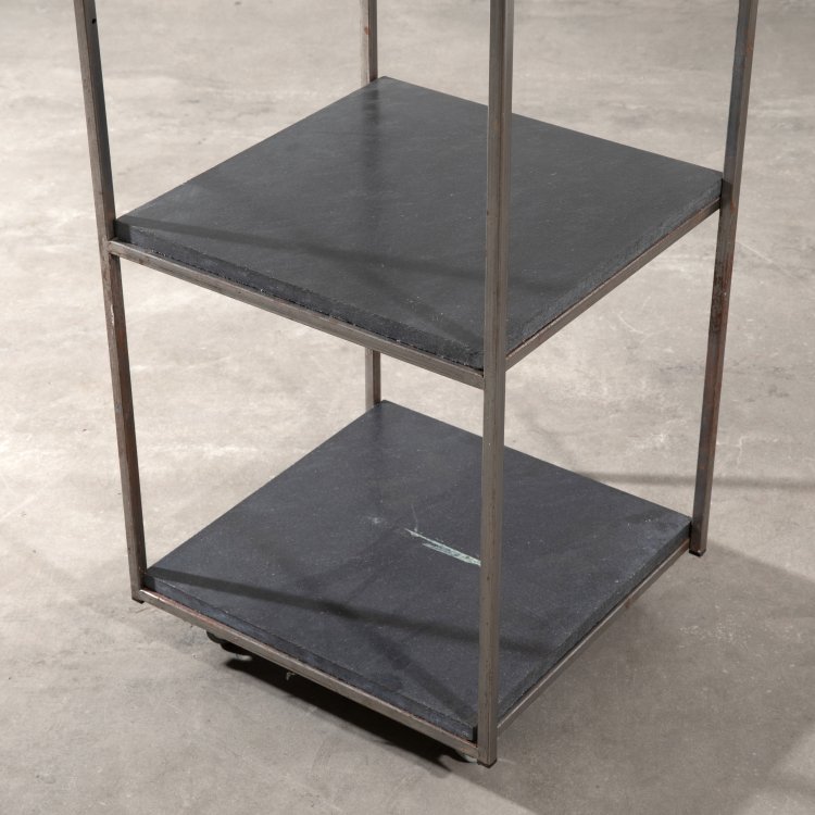 Bild 1 zu Objekt, Regal, Einzelanfertigung f&uuml;r die Galerie Sch&uuml;ppenhauer,  Pentagon, Pentagon, K-15 625