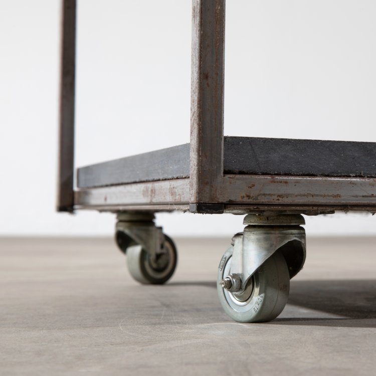 Bild 3 zu Objekt, Regal, Einzelanfertigung f&uuml;r die Galerie Sch&uuml;ppenhauer,  Pentagon, Pentagon, K-15 625