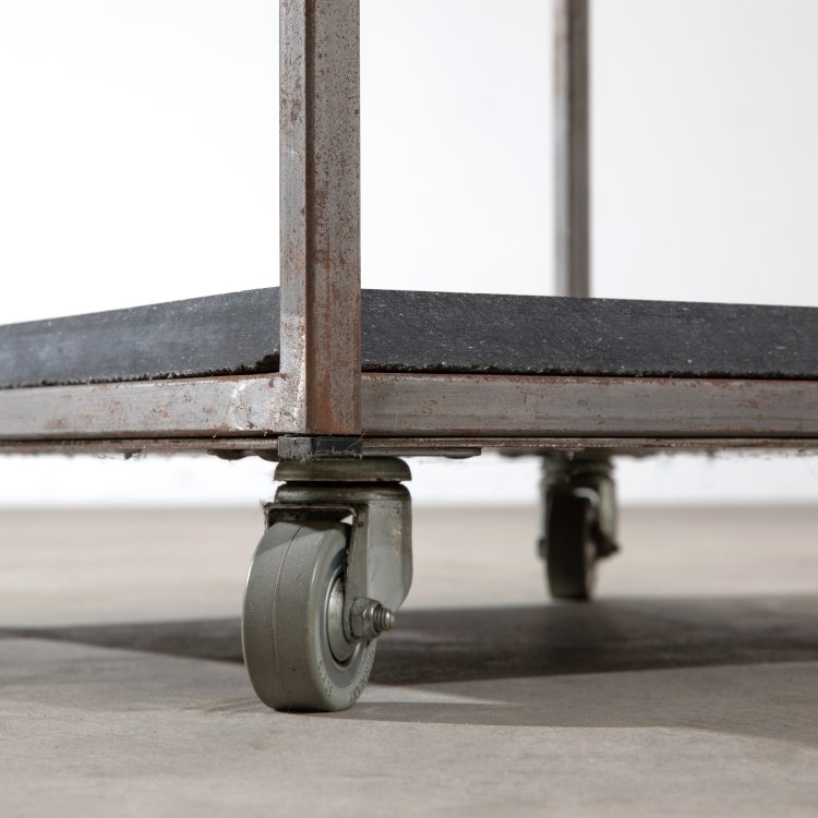 Bild 2 zu Objekt, Regal, Einzelanfertigung f&uuml;r die Galerie Sch&uuml;ppenhauer,  Pentagon, Pentagon, K-15 626