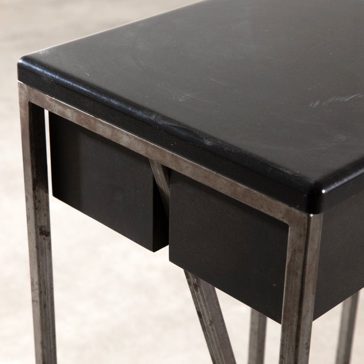 Bild 2 zu Objekt, 2 Barhocker, Einzelanfertigung f&uuml;r die Galerie Sch&uuml;ppenhauer,  Pentagon, Pentagon, K-15 618