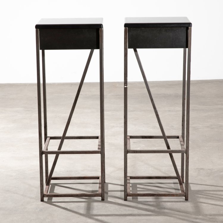 Bild 3 zu Objekt, 2 Barhocker, Einzelanfertigung f&uuml;r die Galerie Sch&uuml;ppenhauer,  Pentagon, Pentagon, K-15 618