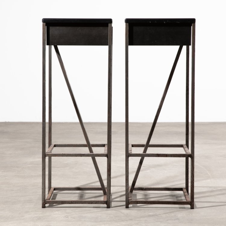 Bild 2 zu Objekt, 2 Barhocker, Einzelanfertigung f&uuml;r die Galerie Sch&uuml;ppenhauer,  Pentagon, Pentagon, K-15 617