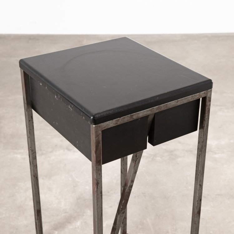 Bild 3 zu Objekt, 2 Barhocker, Einzelanfertigung f&uuml;r die Galerie Sch&uuml;ppenhauer,  Pentagon, Pentagon, K-15 617